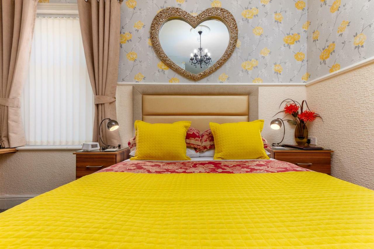 Valentine Lodge Over 21 Adult Couples Only Blackpool Exteriör bild
